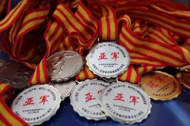 湖人举办科比雕像揭幕仪式 造型来自81分之夜