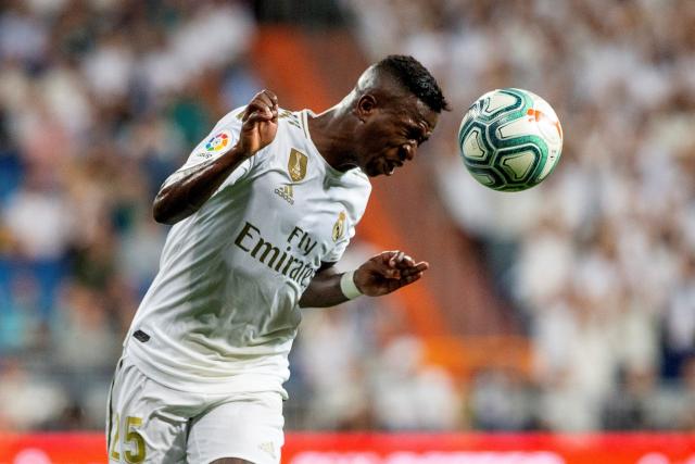 2026石屏异龙湖马拉松落幕 6000名选手体验独特赛道